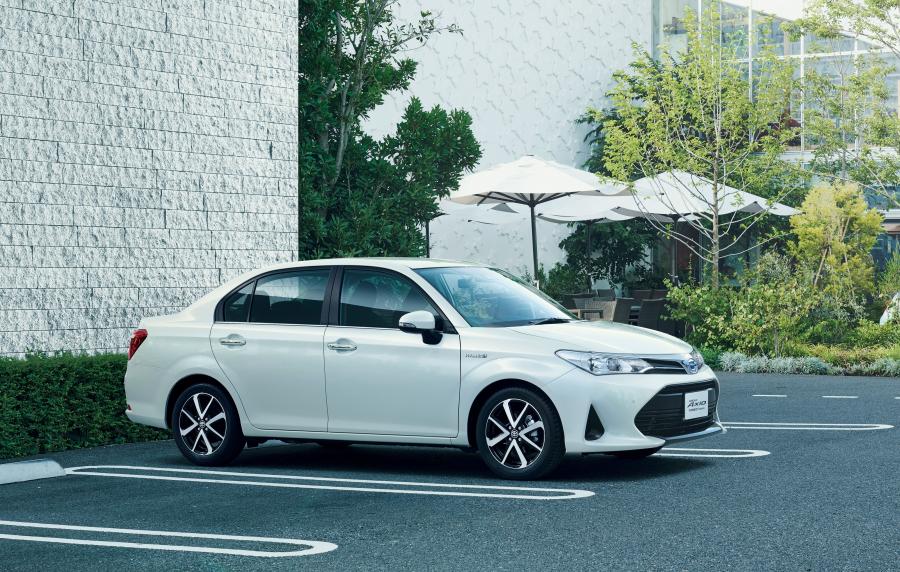  Toyota Corolla Axio Hybrid G 2017 года  (фото 7 из 8)